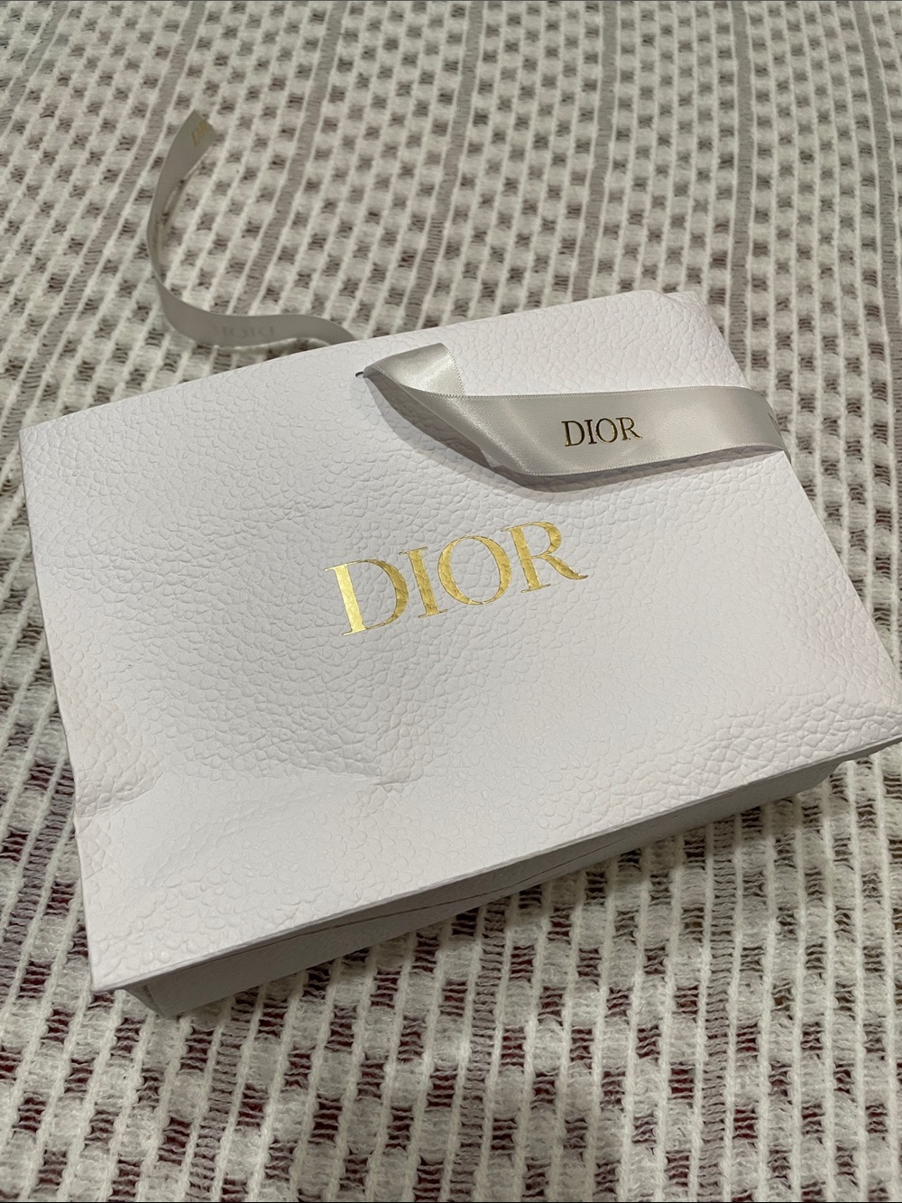 Dior Gold Star Charm Ornament with Gift Bag & Card NWOT - Picture 7 of 10
